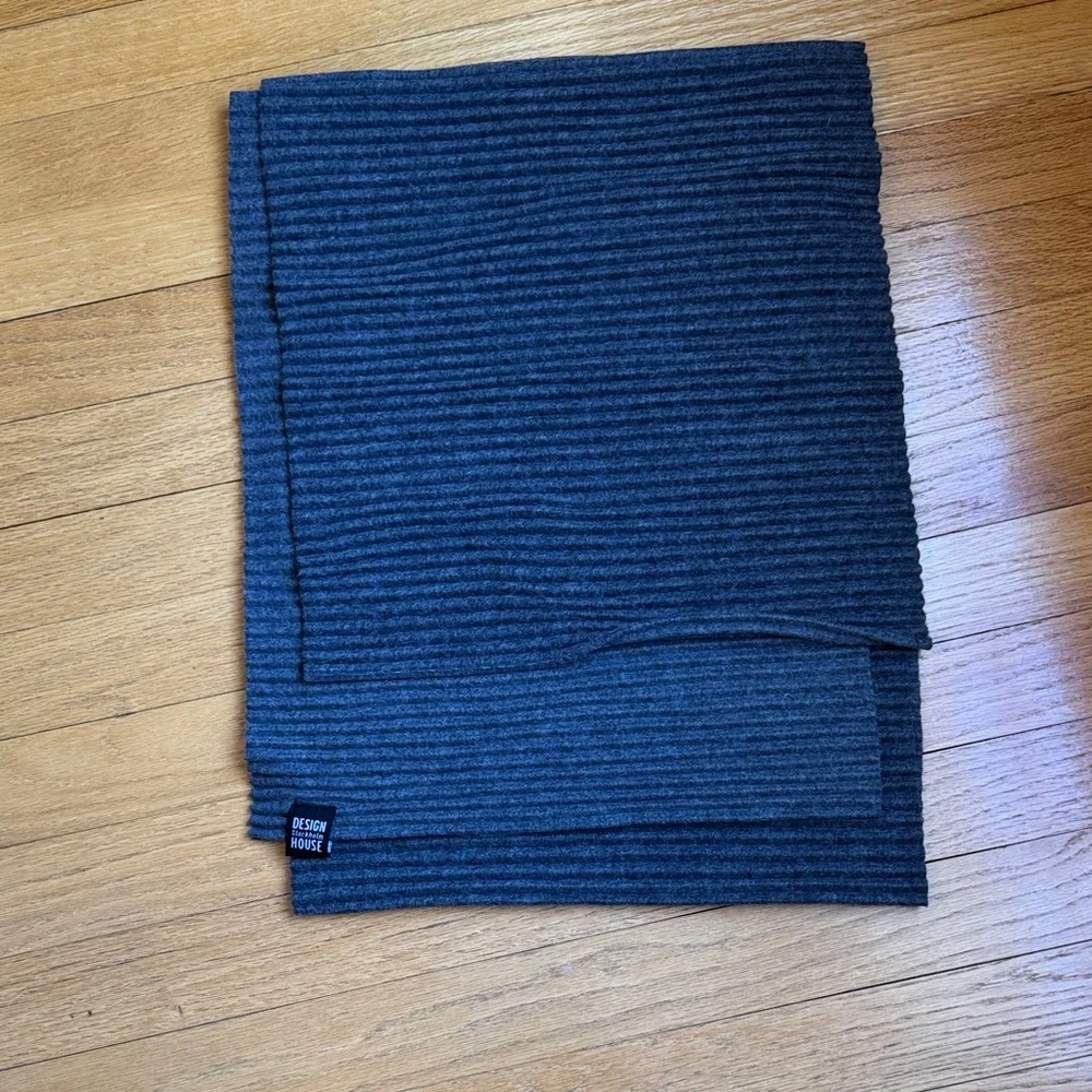 Gorgeous oversized Design House Stockholm scarf - Picture 1 of 3